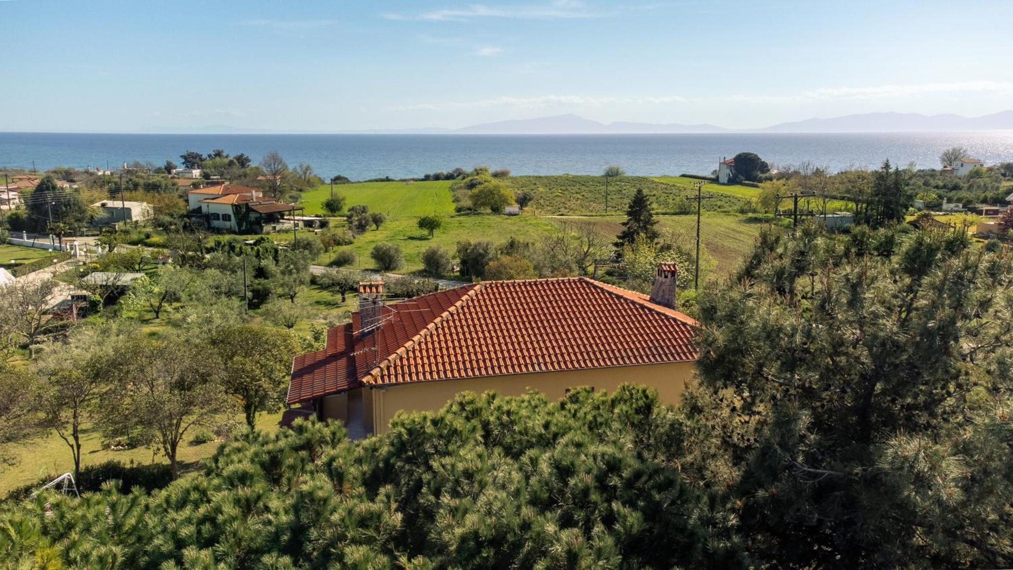 Pond And Pines, By Nice House By The Sea! Epanomí Exterior foto